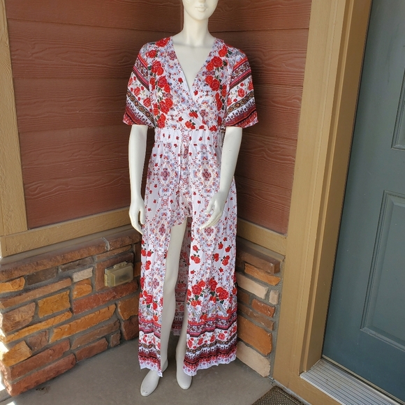 NWT Derek Heart Women’s V-neck Romper Jumpsuit Size Medium White Red Floral Maxi - Picture 1 of 16